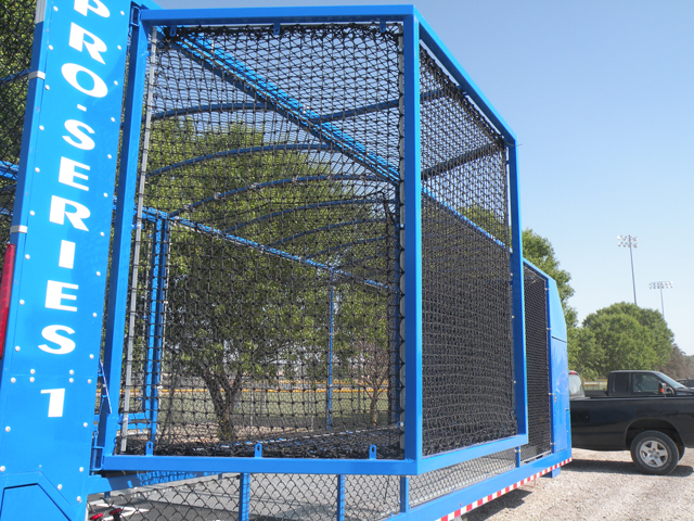 Baseball or softball batting cage with expandable swing area